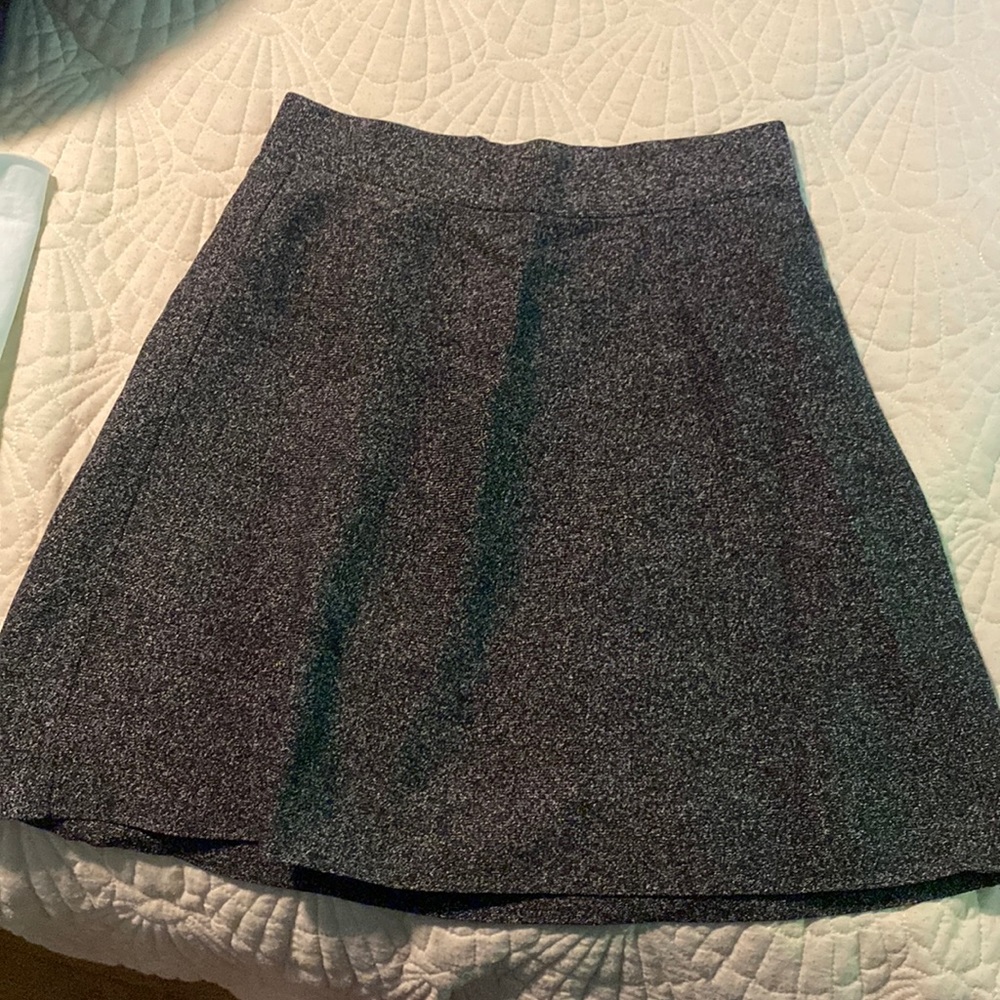 Small petite skirt from the loft. Gently used, condition is like new.